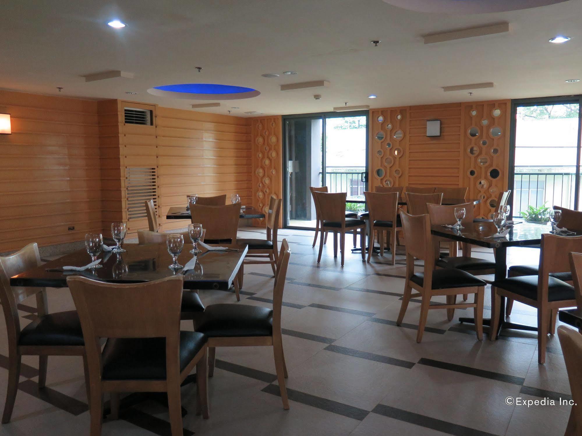 City Suites Ramos Tower Cebu Stadt Exterior foto
