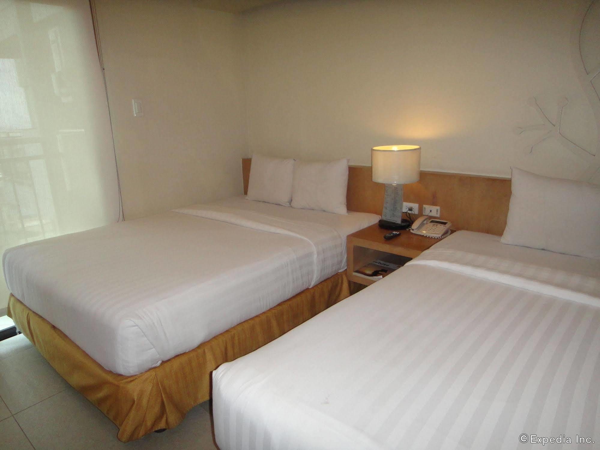 City Suites Ramos Tower Cebu Stadt Exterior foto