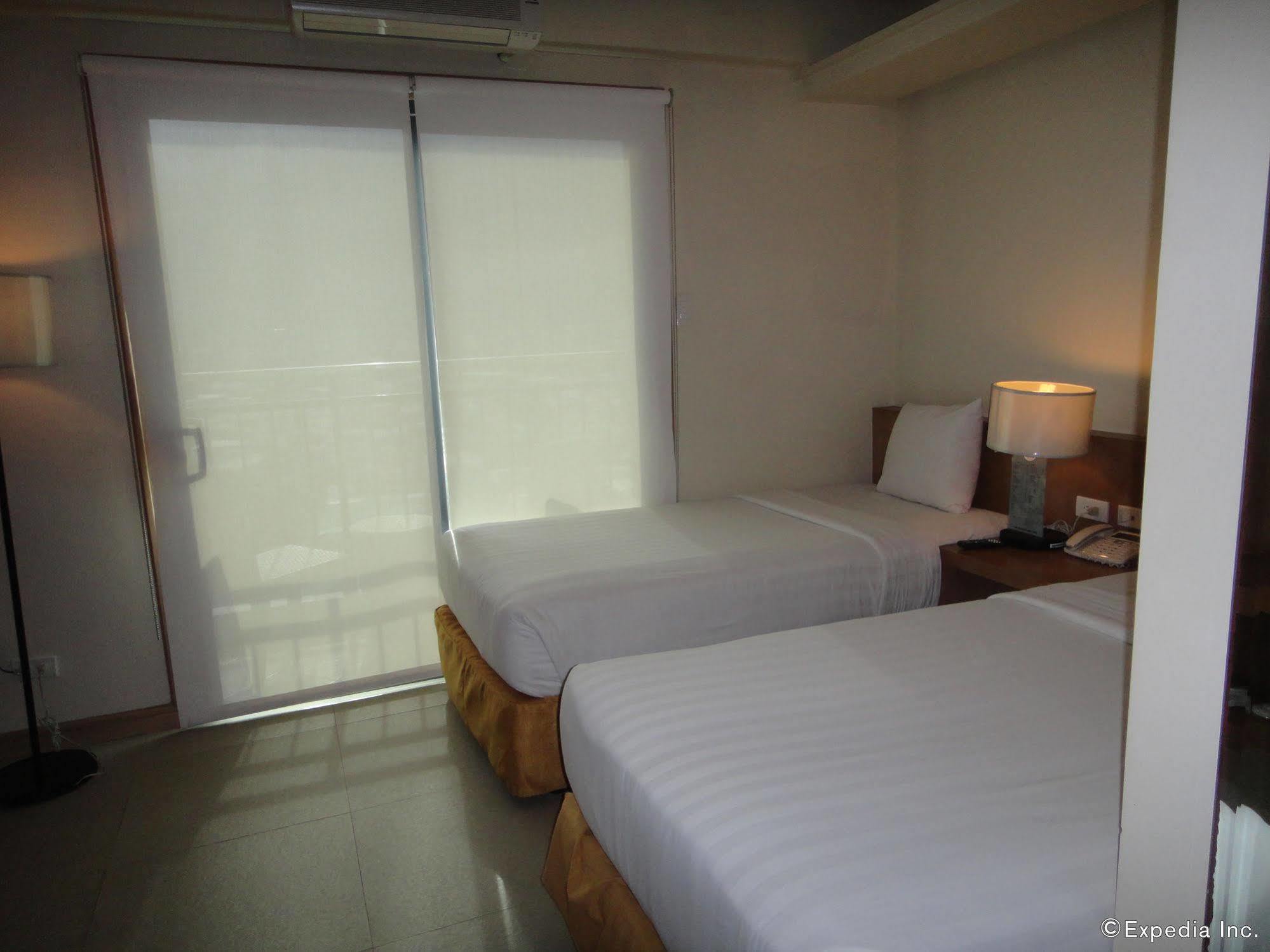 City Suites Ramos Tower Cebu Stadt Exterior foto