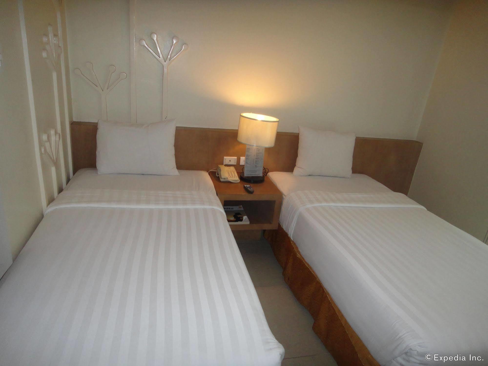 City Suites Ramos Tower Cebu Stadt Exterior foto