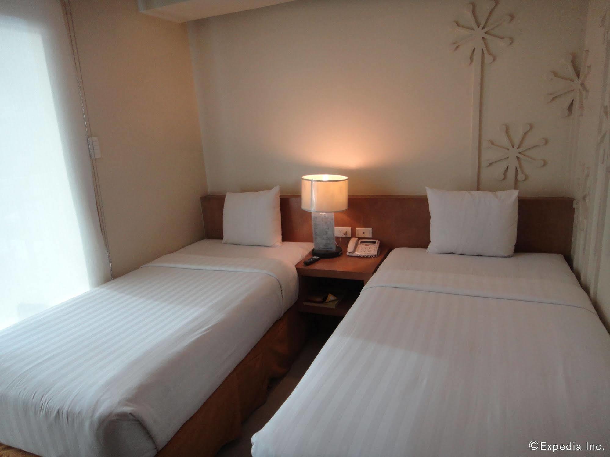City Suites Ramos Tower Cebu Stadt Exterior foto