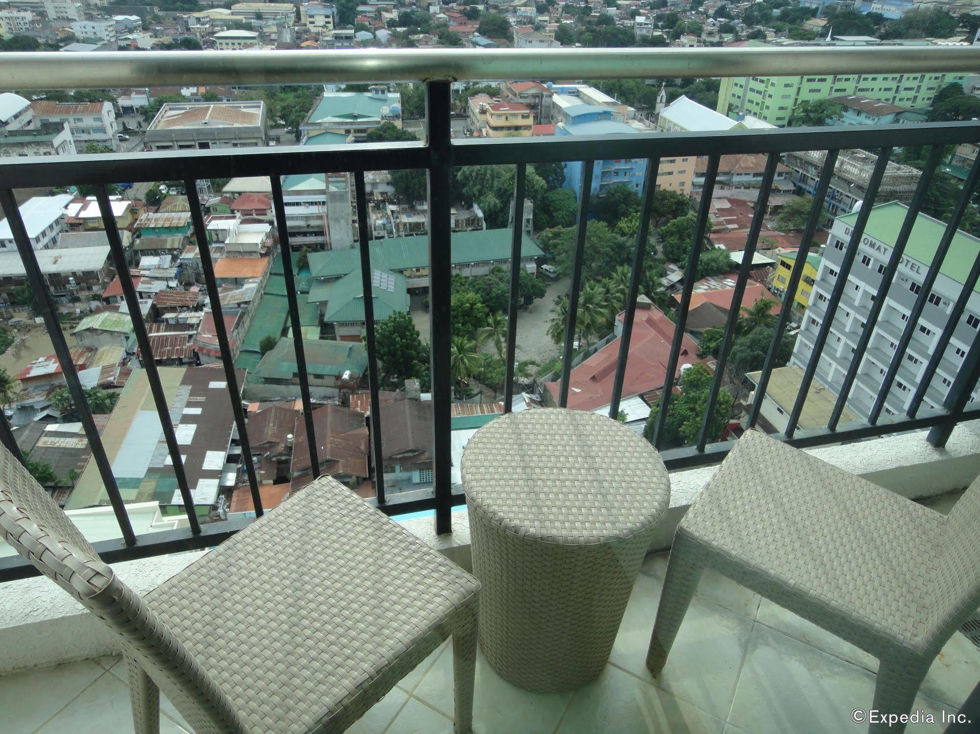City Suites Ramos Tower Cebu Stadt Exterior foto
